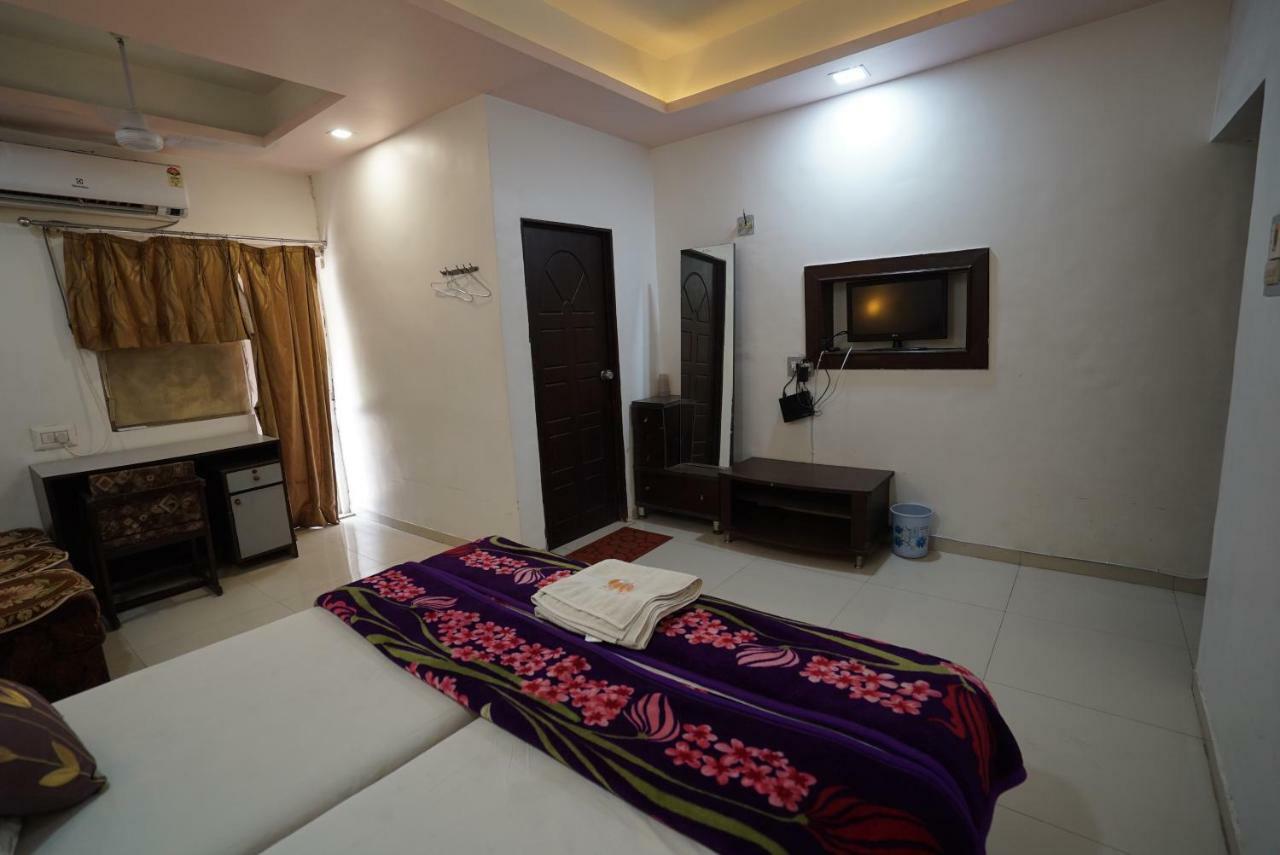 Hotel Royal أحمد أباد المظهر الخارجي الصورة